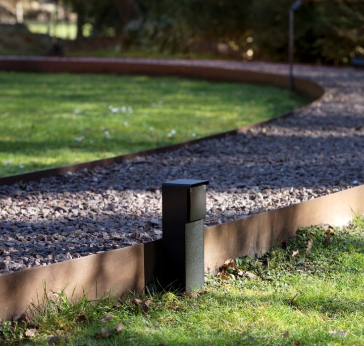 Niko Hydro stikkontaktsøjle med spyd, 1 modul, sort