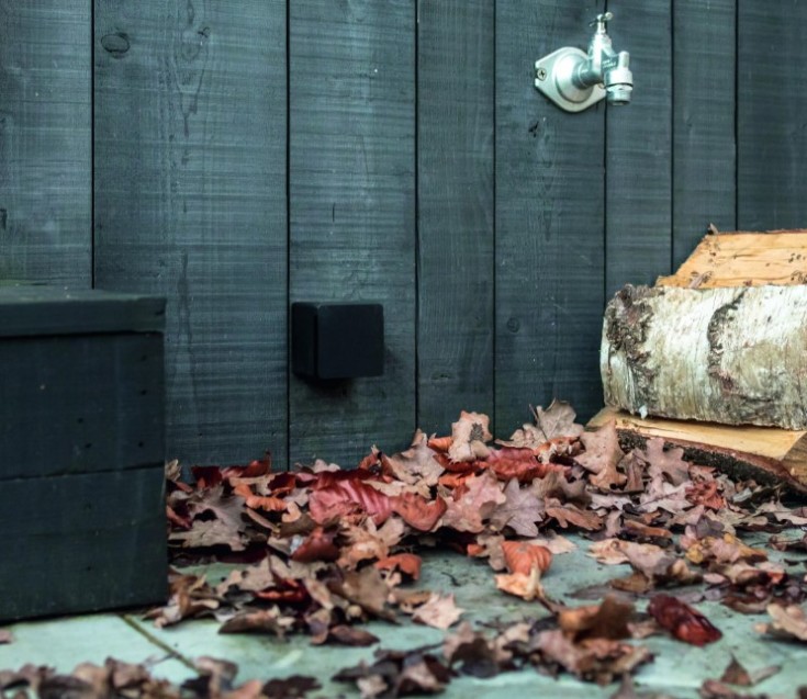 Hydro stikkontakt med sidejord og pillebeskyttelse, sort