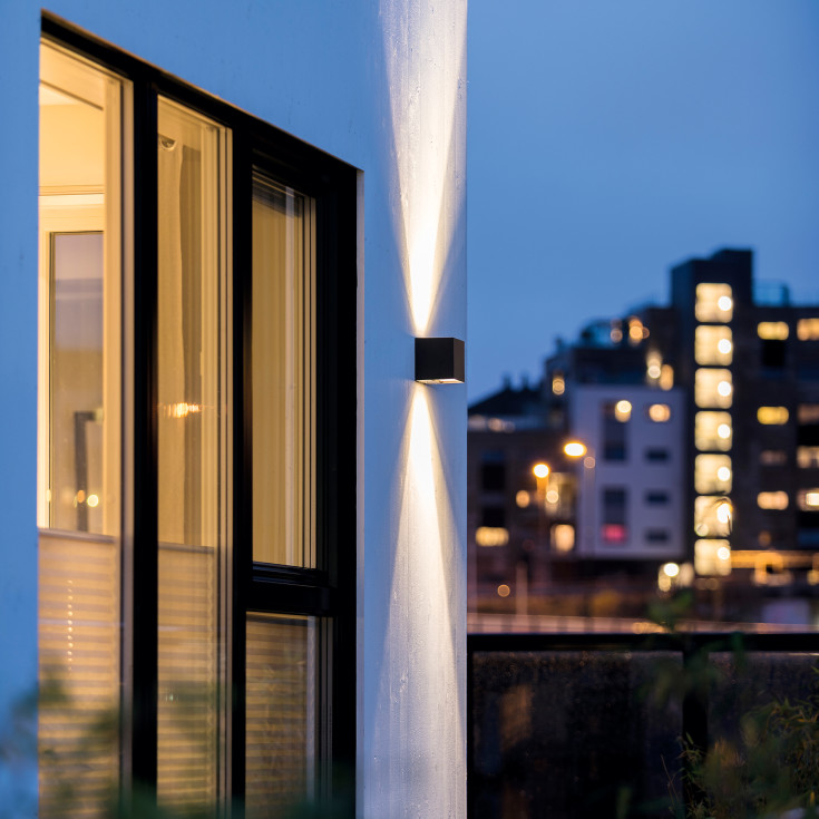 SG Artes udendørs væglampe, 2700K, sort