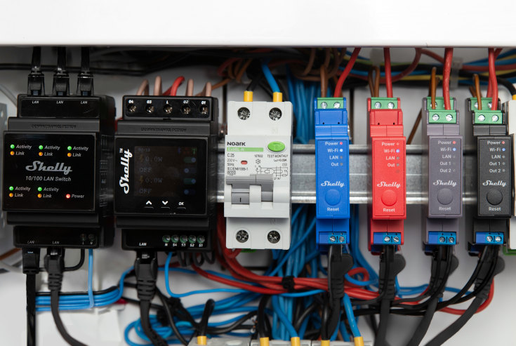 Shelly LAN Switch - DIN-skinnebryter med 5xRJ45-porter