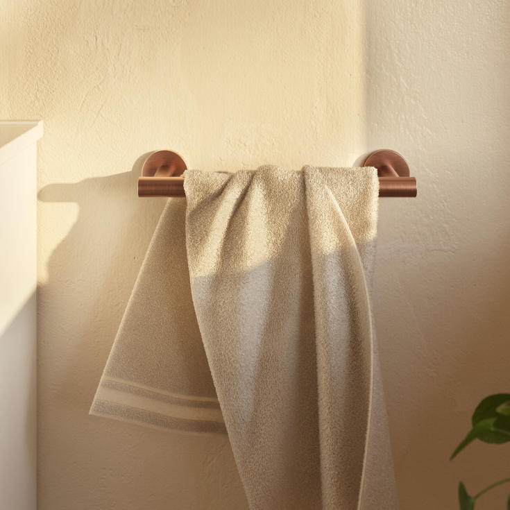 Cosmic Architect S+ håndklædestang, 31,5 cm, børstet kobber pvd