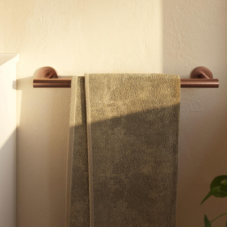 Cosmic Architect S+ håndklædestang, 46,5 cm, børstet kobber pvd