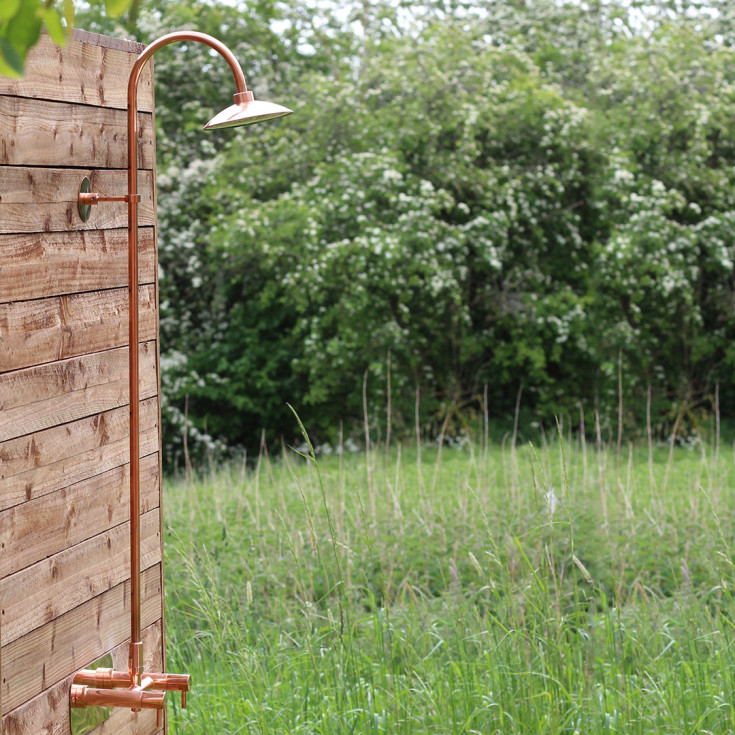 Frostline Eqi vägghängd utomhusdusch, för 150-350 mm vägg, koppar