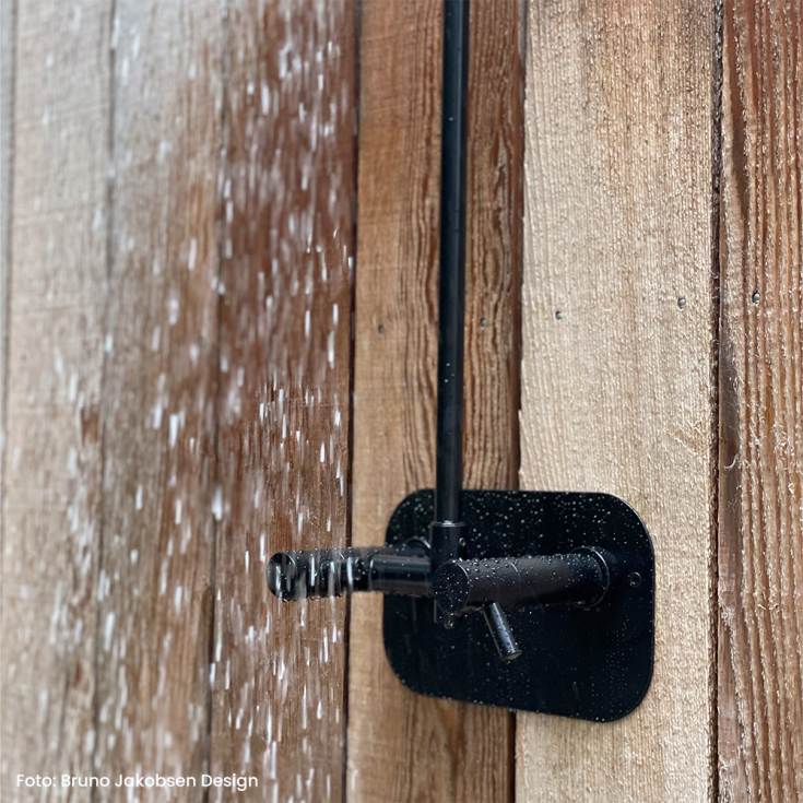 Frostline Duo væghængt udendørsbruser, til 15-35 cm væg, mat sort