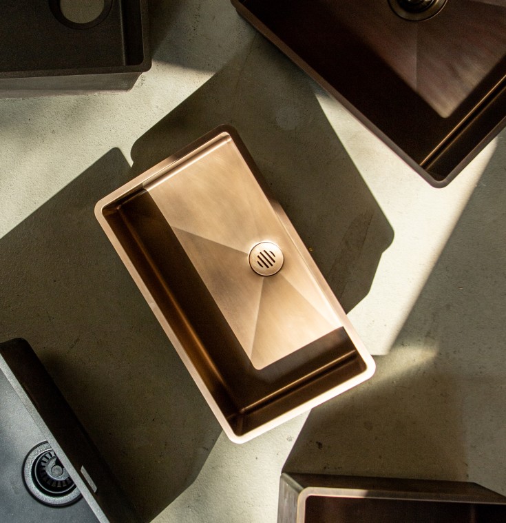 Secher Sorø 472 servant, 50x28,8 cm, brunert messing