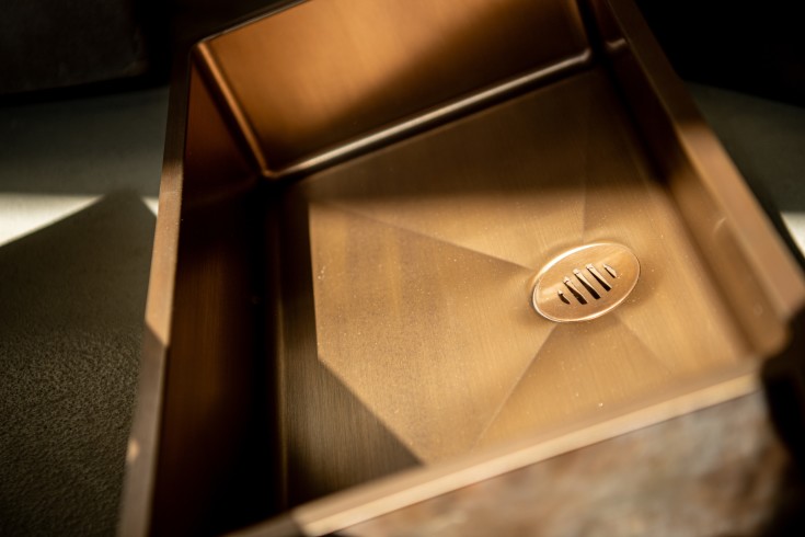 Secher Sorø 472 servant, 50x28,8 cm, brunert messing