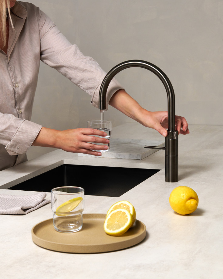 Quooker Fusion Round kjøkkenkran med kokende vann, sort krom