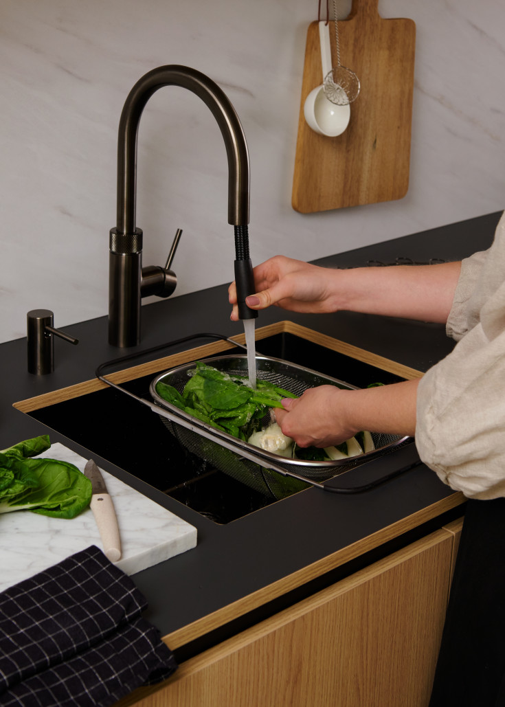 Quooker Flex kjøkkenkran med kokende vann og uttrekkbar tut, sort krom