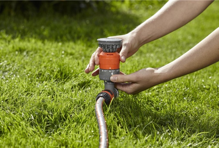 5 st Gardena Comfort cirkelvattnare på en spik