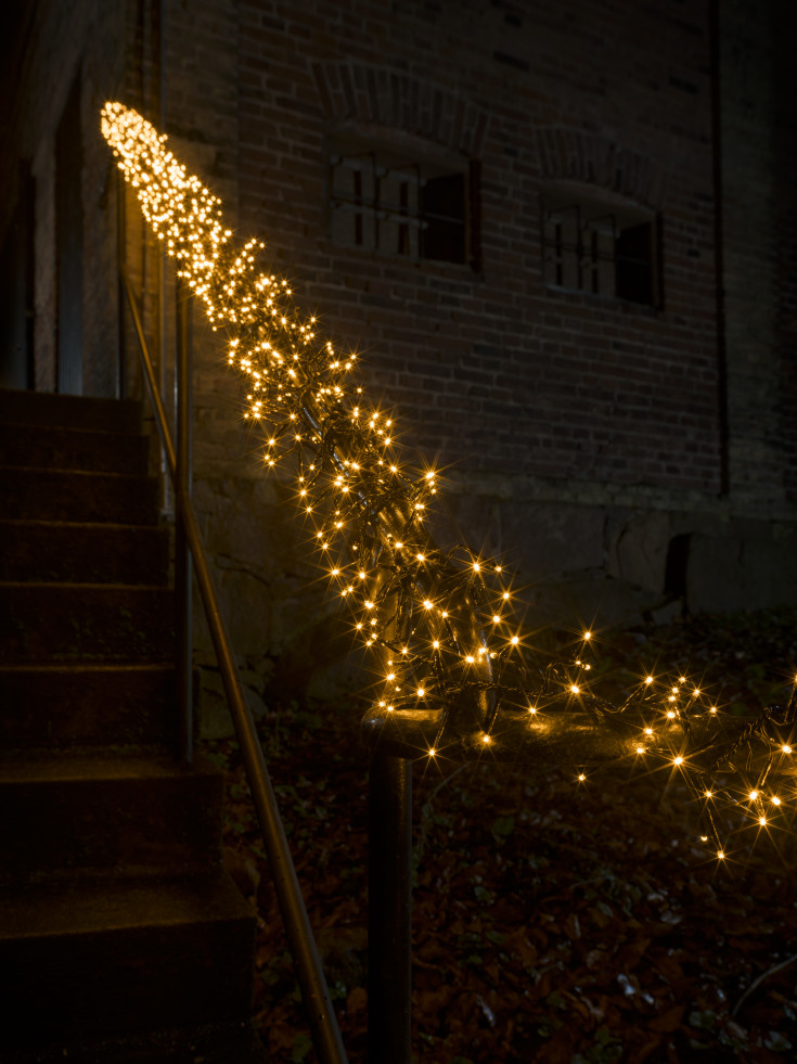 Konstsmide Cluster lyslenke utendørs, 1152 ravfargede lys, 8,6 meter