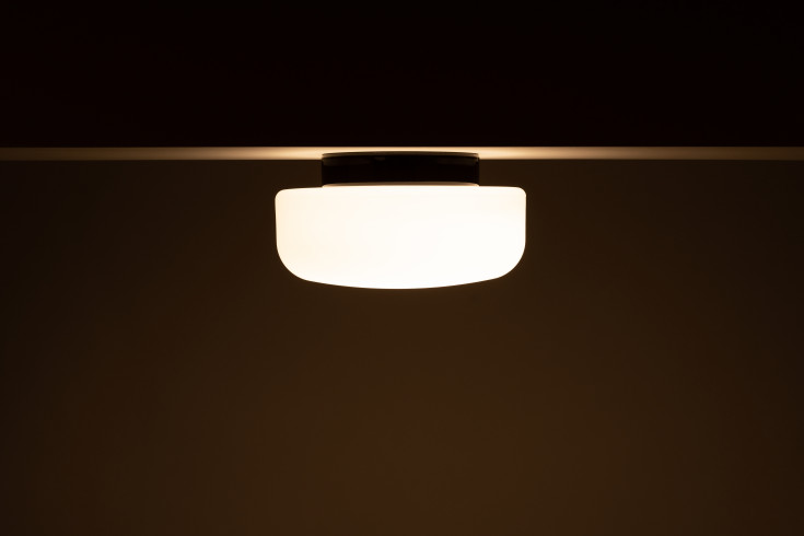 Ifö Electric Solenne loft-/væglampe, sort, Ø36 cm