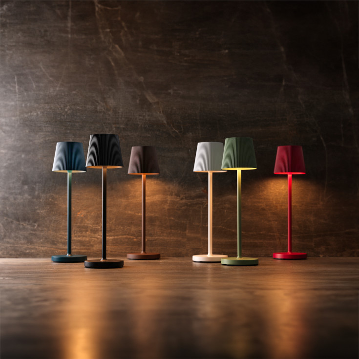 Lucca batteri bordlampe 3W 2700-3200-4000K, IP54, rød