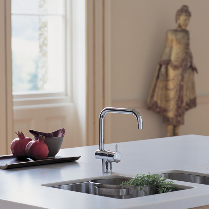 Vola KV1 kjøkkenbatteri, med dobbel svingbar tut, krom