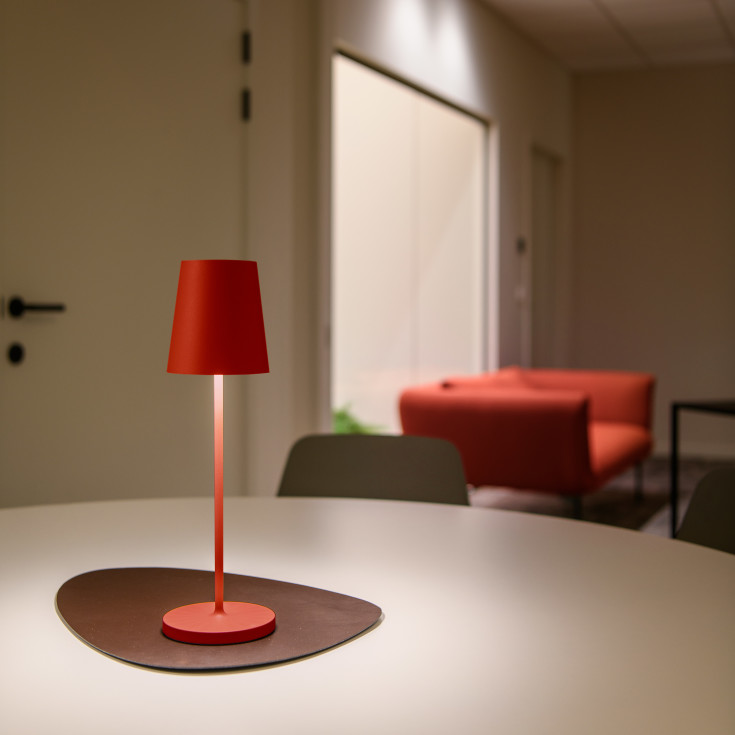 SLV Vinolina Two uppladningsbar bordslampa, röd