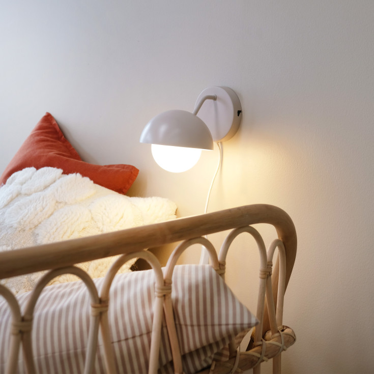 Dyberg Larsen Rose vägglampa, beigerosa