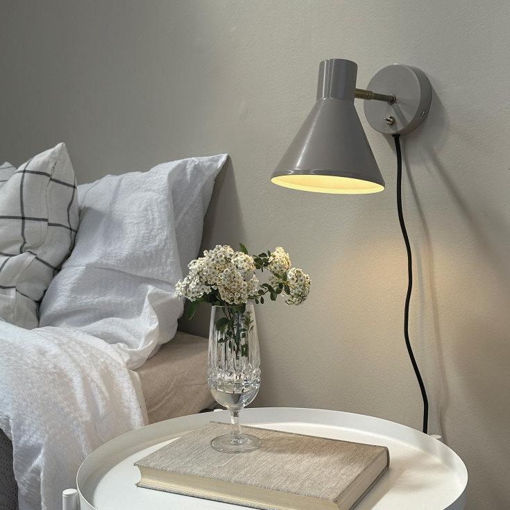 Dyberg Larsen Sleep vegglampe, brun