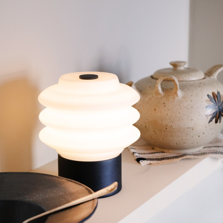 Dyberg Larsen Diva oppladbar bordlampe, sort