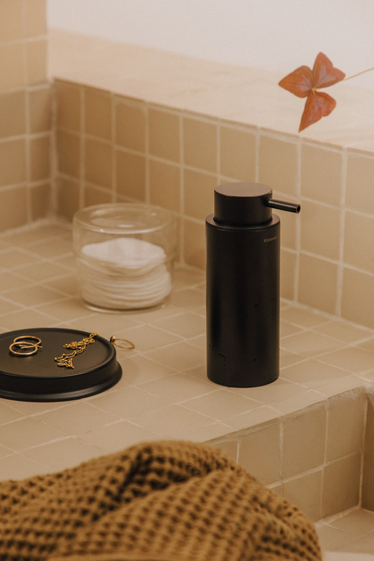 Cosmic Logic såpedispenser, matt sort