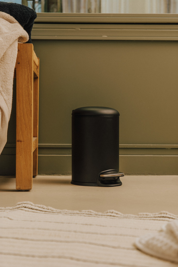 Cosmic Essentials papperskorg, 3,5 liter, matt svart