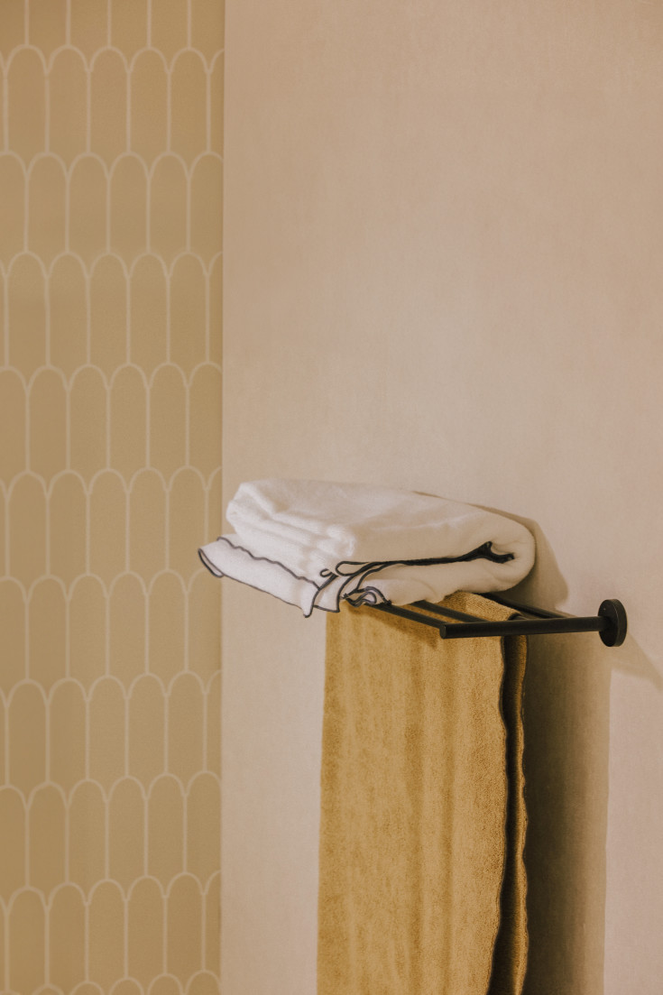 Cosmic hylde, 60x20 cm, mat sort