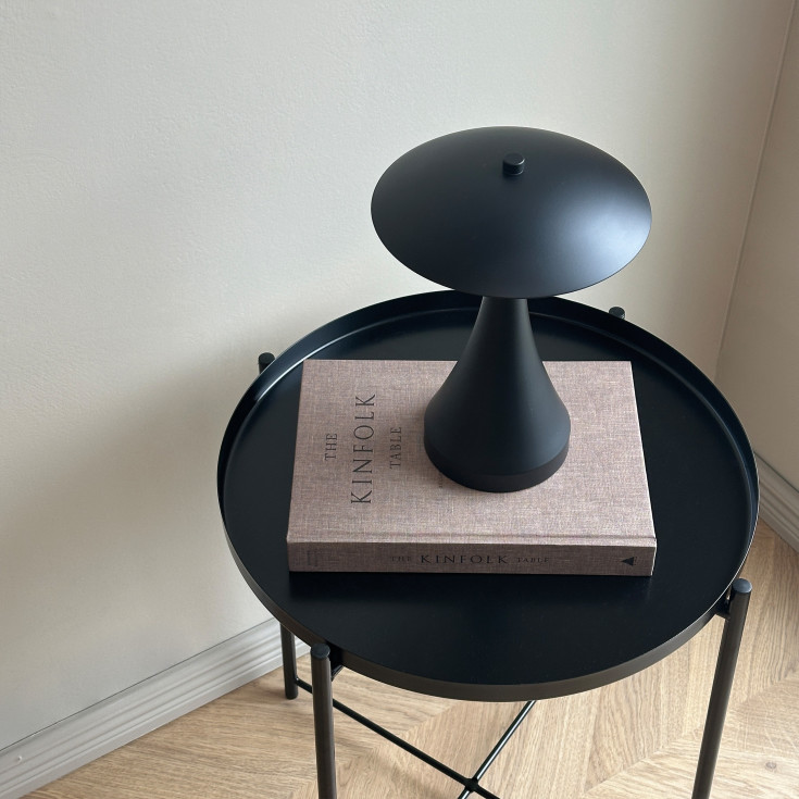 Dyberg Larsen Vienna oppladbar bordlampe, sort