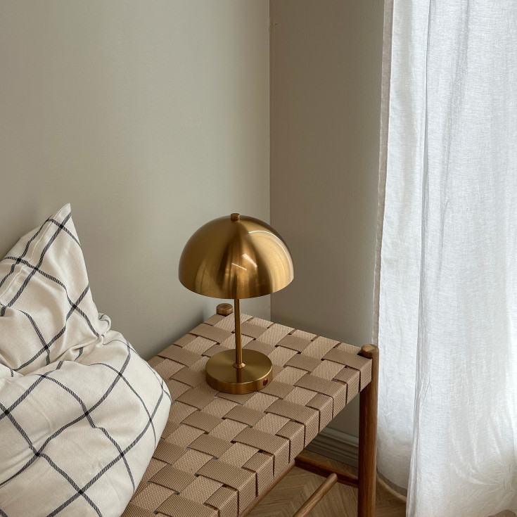 Dyberg Larsen Stockholm oppladbar bordlampe, messing