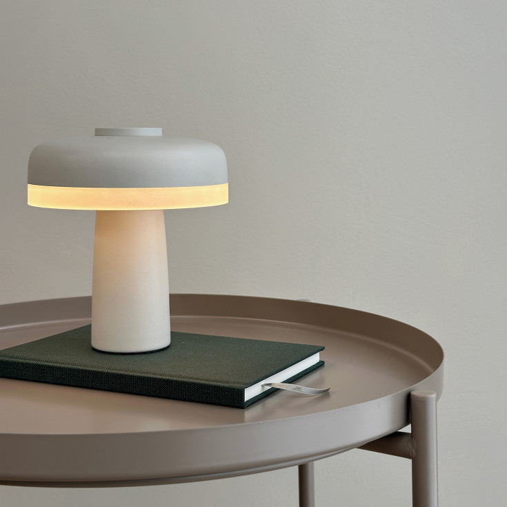 Dyberg Larsen Porter oppladbar bordlampe, hvit