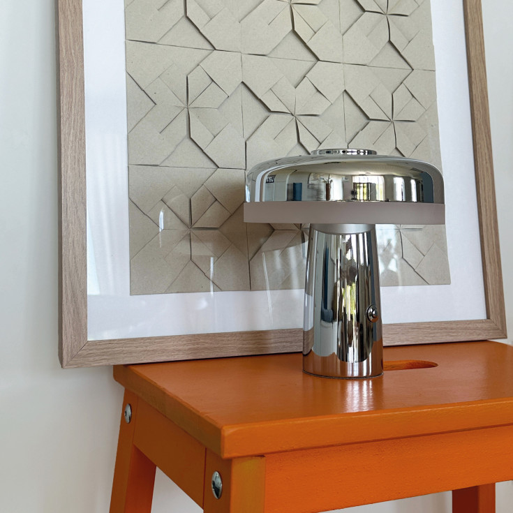 Dyberg Larsen Porter oppladbar bordlampe, krom