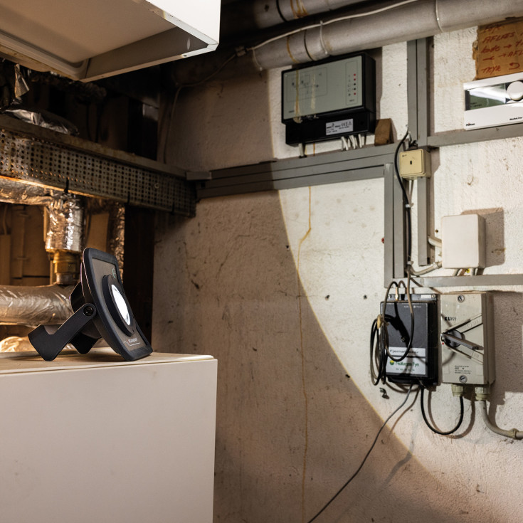 Genopladelig LED-arbejdslampe NOVA R FOR LIFE, 2000 lumen