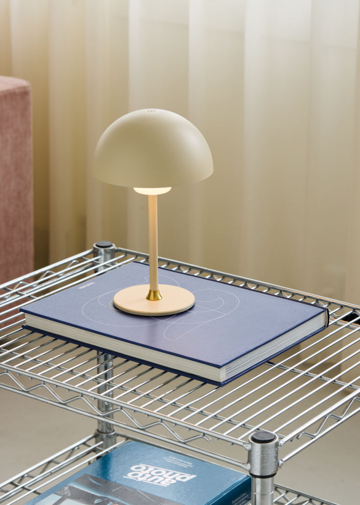 Halo Design Moon uppladdningsbar bordslampa, beige