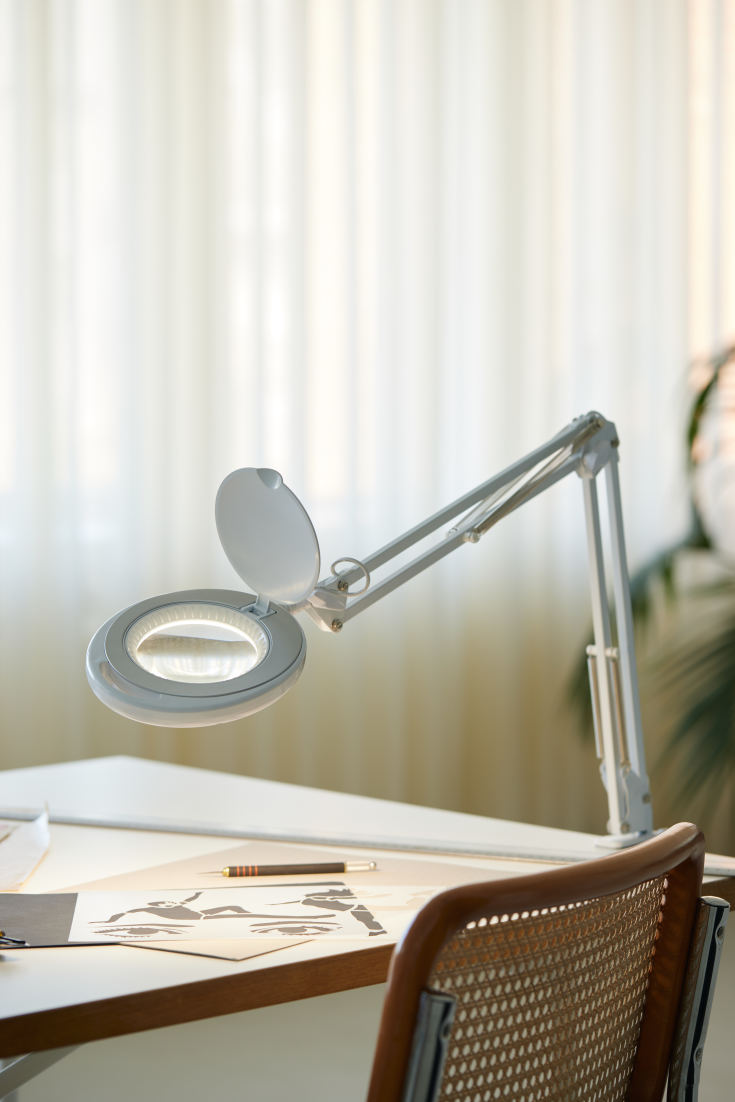 Halo Design Magni Archi klämlampa, vit