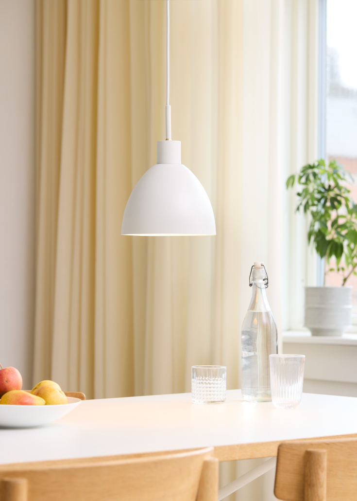 Halo Design Rock pendellampa, vit