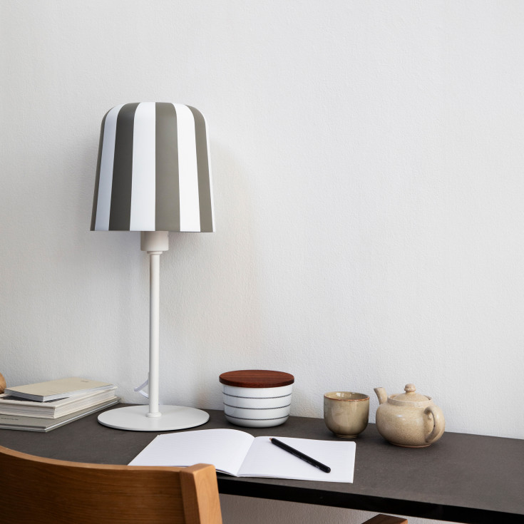 Dyberg Larsen Gry bordlampe, grå