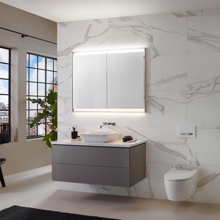 Geberit One vägghängd toalett, utan spolkant, rengöringsvänlig, vit/krom