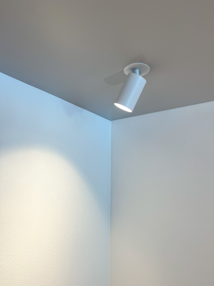 Antidark SpotOn spotlampa, vit