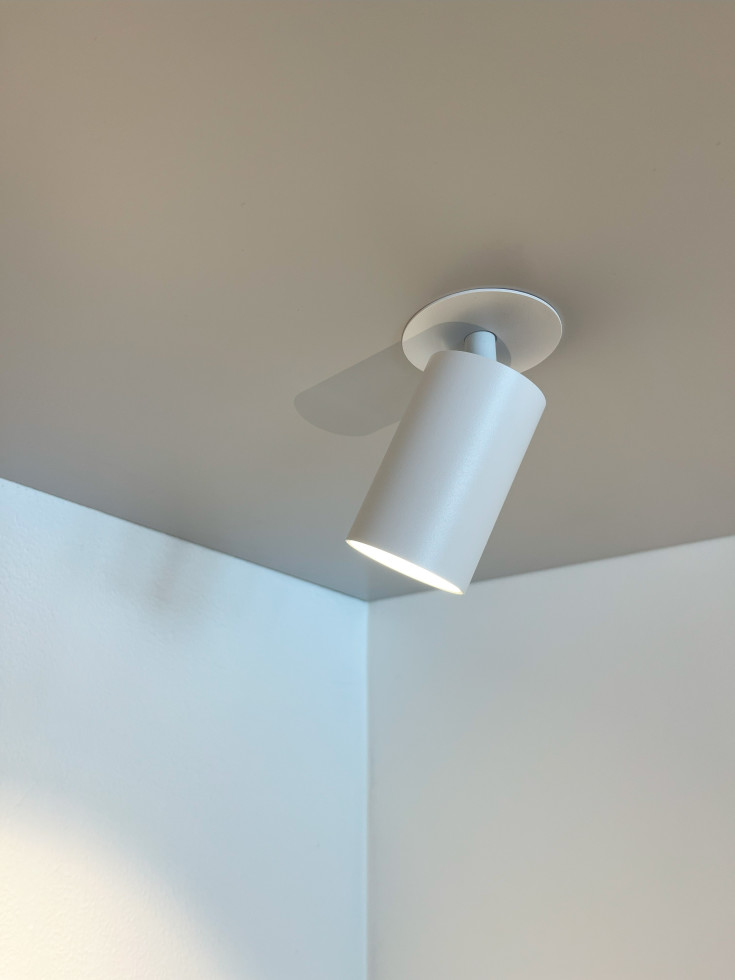 Antidark SpotOn spotlampa, vit