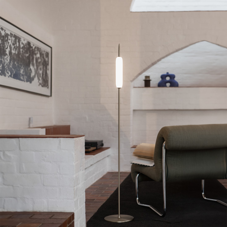 Ekta Living Dunhammer gulvlampe, mørk messing