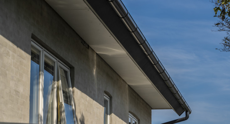 Plastmo tagrende nr. 11 á 6 meter, sort