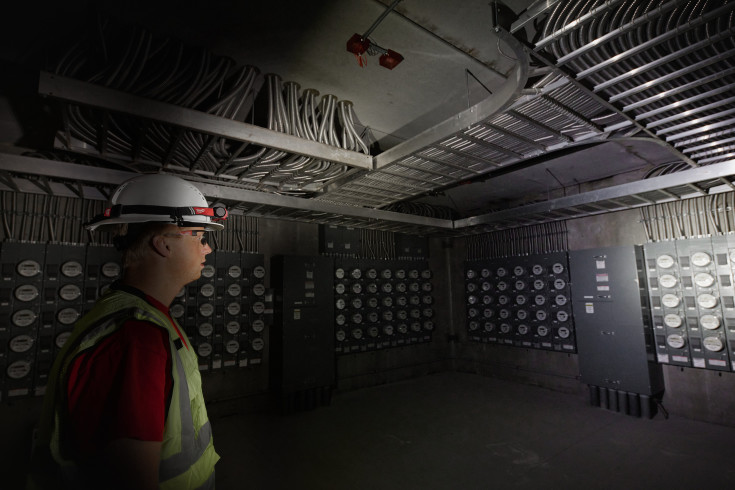 Milwaukee L4 HL2 oppladbar hodelykt