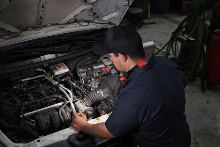 Milwaukee LED-halslampe, 3,0 Ah, med oppladbart USB-batteri