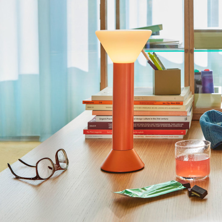 Hübsch Flash oppladbar bordlampe, oransje