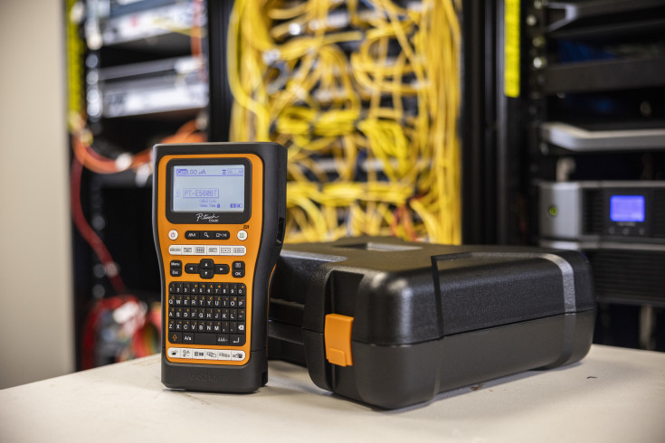 brother labelprinter PT-E560BTSP, i kuffert med 4 rl. tape