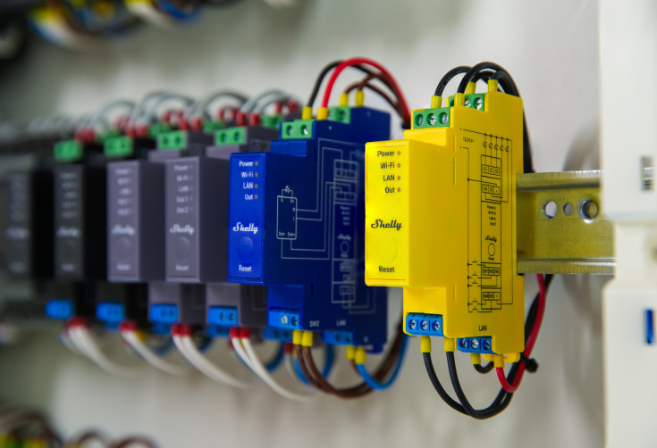 Shelly Pro RGBWW PM, WiFI 12/24V-kontroll