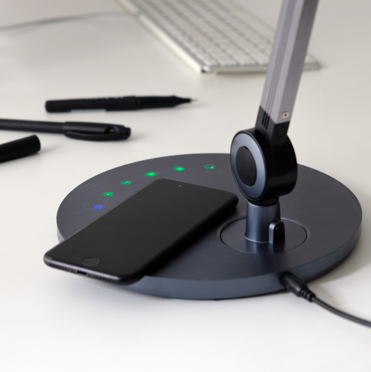 Dyberg Larsen Office skrivebordslampe med QI oplader, grå