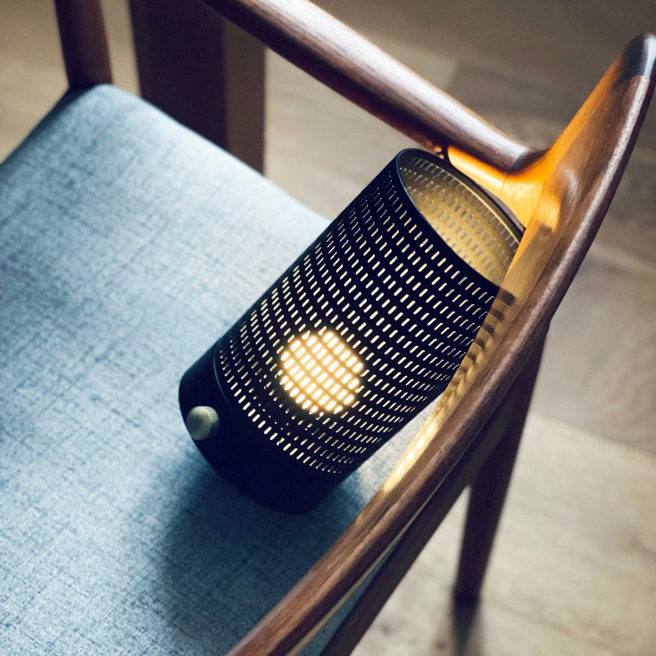 Dyberg Larsen Mesh oppladbar bordlampe, sort