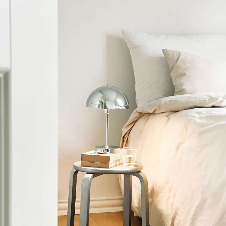 Dyberg Larsen Stockholm oppladbar bordlampe, krom