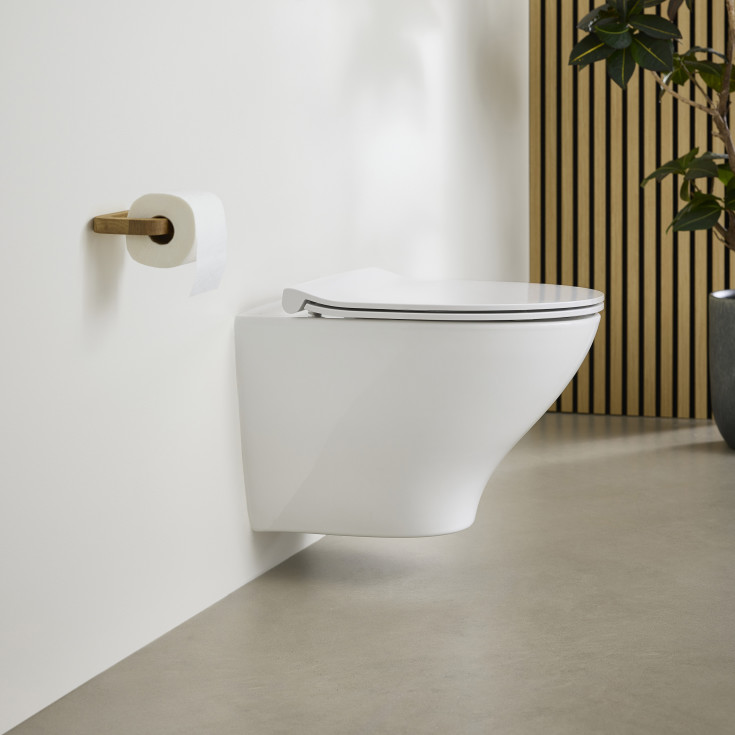 Ifö Spira Modern vägghängt toalettpaket, utan spolkant, rengöringsvänlig, vit/krom