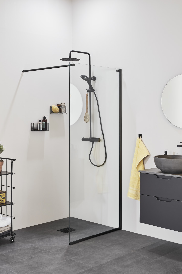 Noro Frost dusjvegg, model DV, 115 cm, klart glas, sort profil