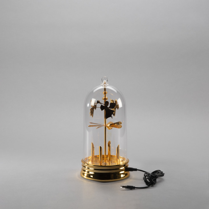 Konstmide englespil med lys