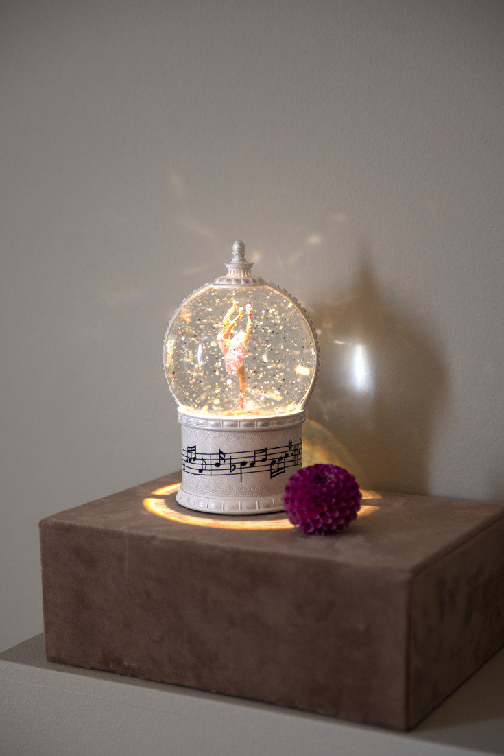 Konstmide snöklot, ballarina